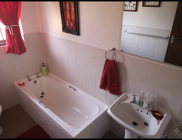2 BEDROOM TOWNHOUSE TO LET IN HAYFIELDS